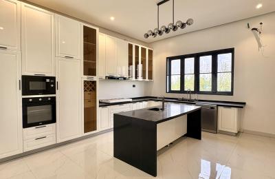 6 bedroom fully detached duplex with swimming pool