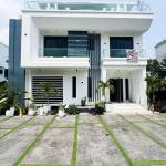 Fully furnished 5-bedroom fully detached duplex