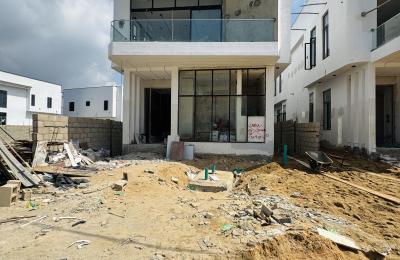 5 Bedroom Fully-Detached Duplex with Swimming pool