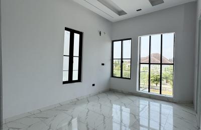 6 bedroom fully detached duplex with a swimming pool