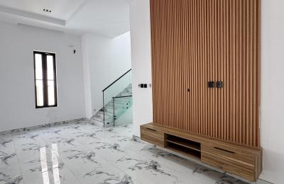 6 bedroom fully detached duplex with a swimming pool
