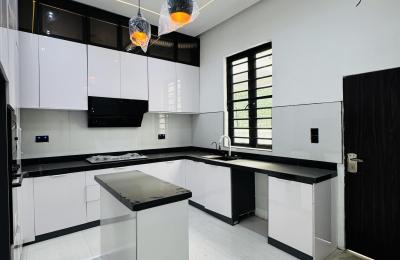 5 bedroom fully detached duplex with swimming pool