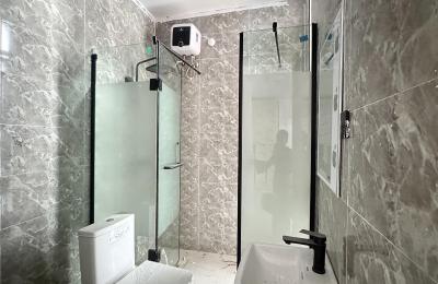 2  bedroom apartment suitable
