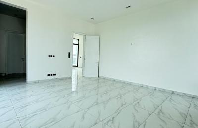 5 bedroom fully detached duplex with swimming pool
