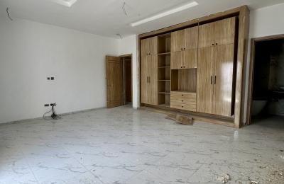 5 bedroom fully detached with swimming pool