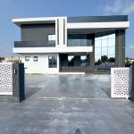 5 bedroom luxury duplex with swimming pool