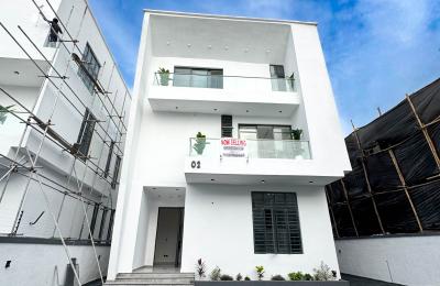 Luxury 6 bedroom fully detached duplex with swimming pool