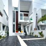Contemporary 5 bedroom fully detached duplex with swimming pool