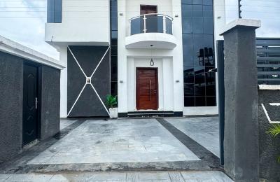 5 bedroom fully detached duplex with swimming pool