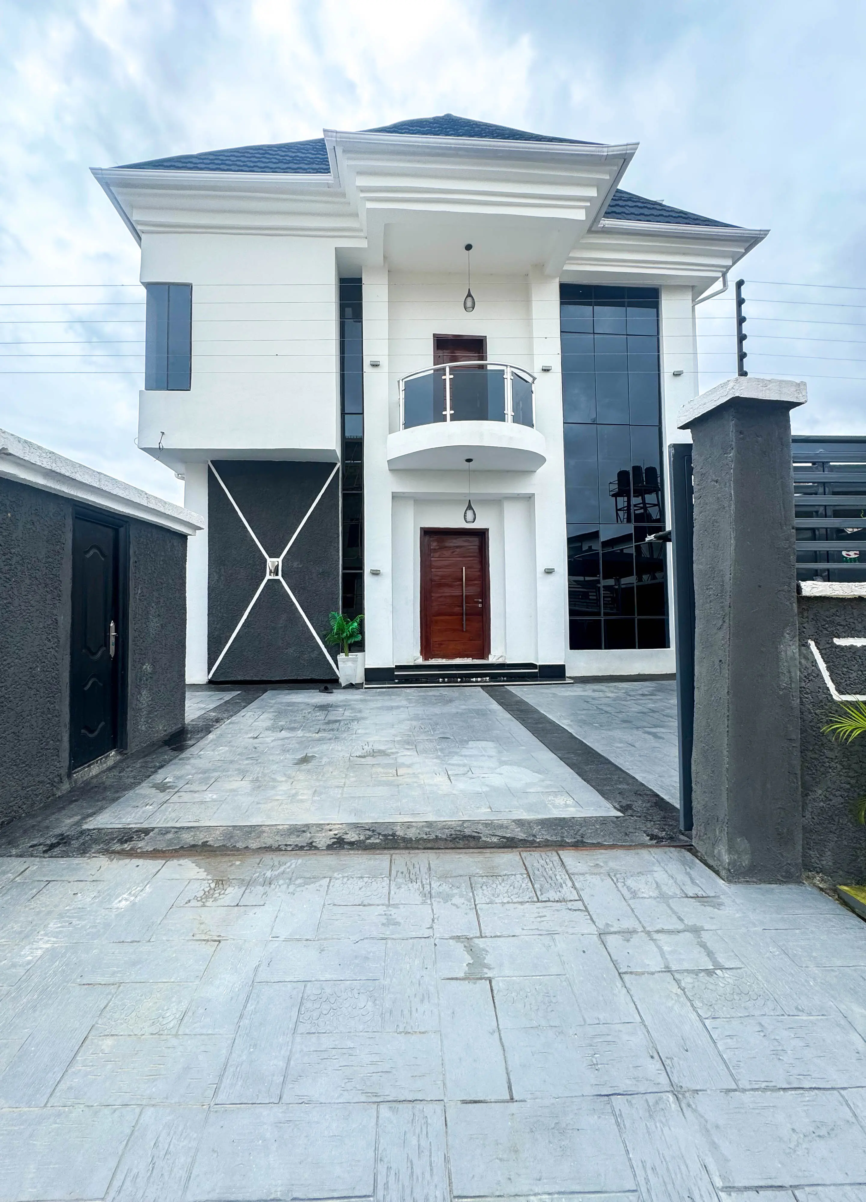 5 bedroom fully detached duplex with swimming pool