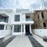 5 bedroom fully detached duplex with swimming pool