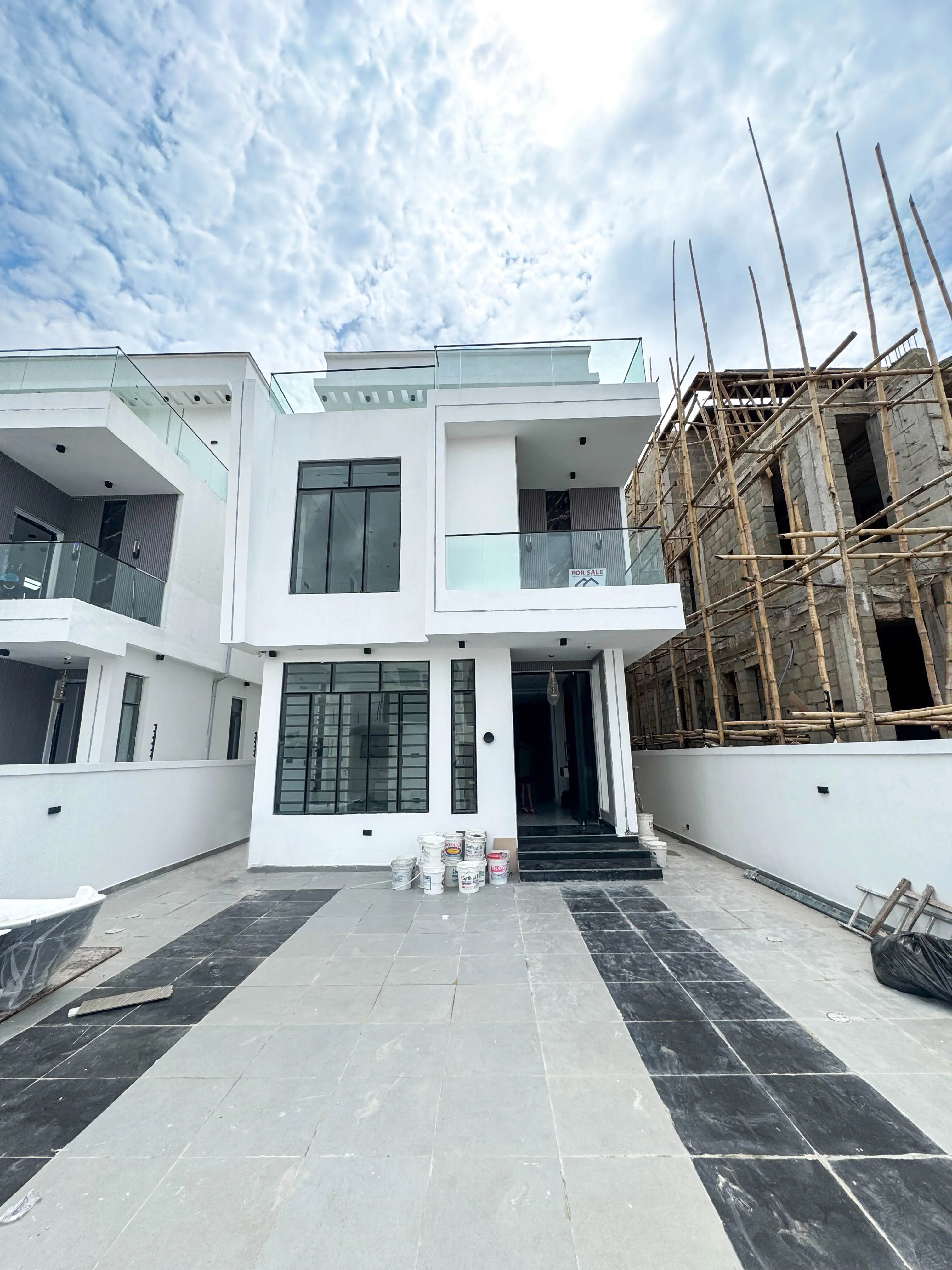 5 bedroom fully detached duplex with swimming pool