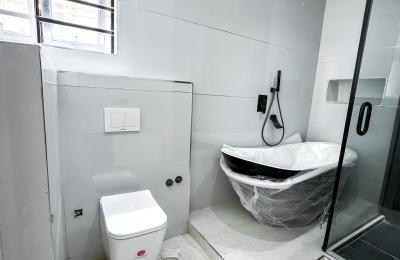 5 bedroom fully detached duplex with swimming pool
