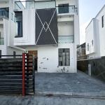 5 bedroom fully detached duplex