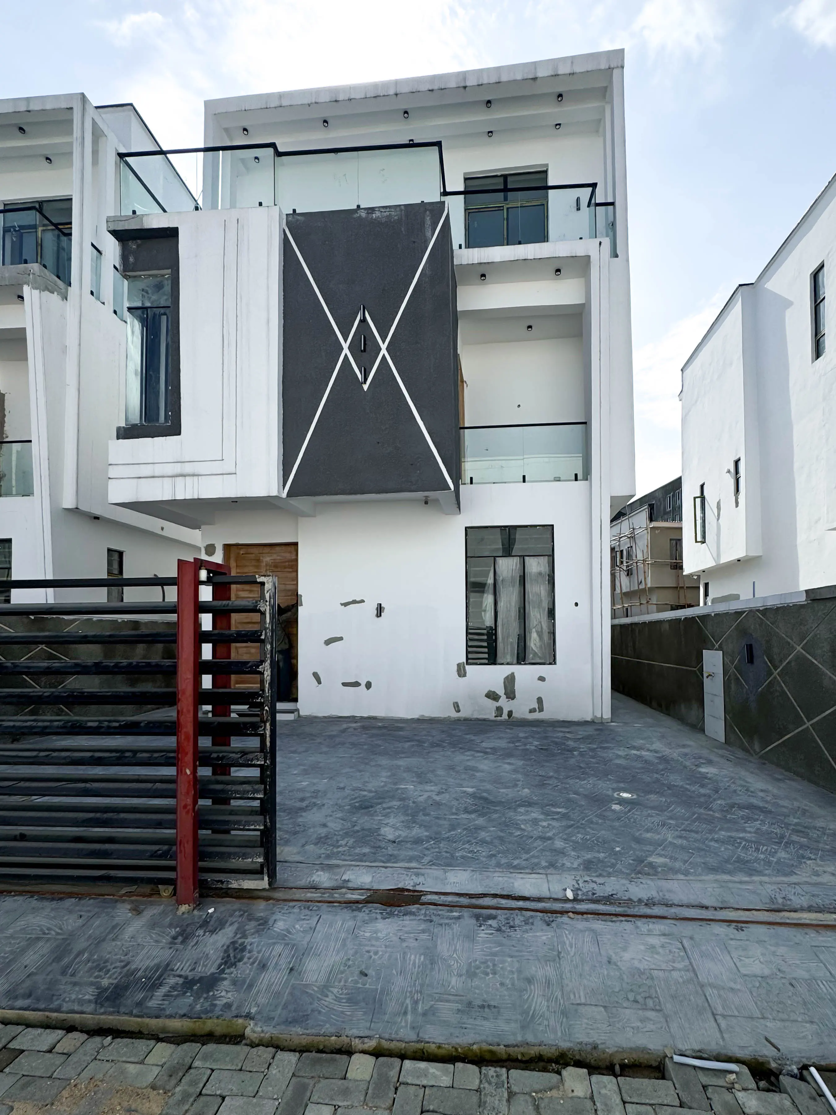 5 bedroom fully detached duplex