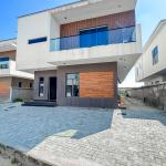 5 bedroom fully detached duplex with swimming pool