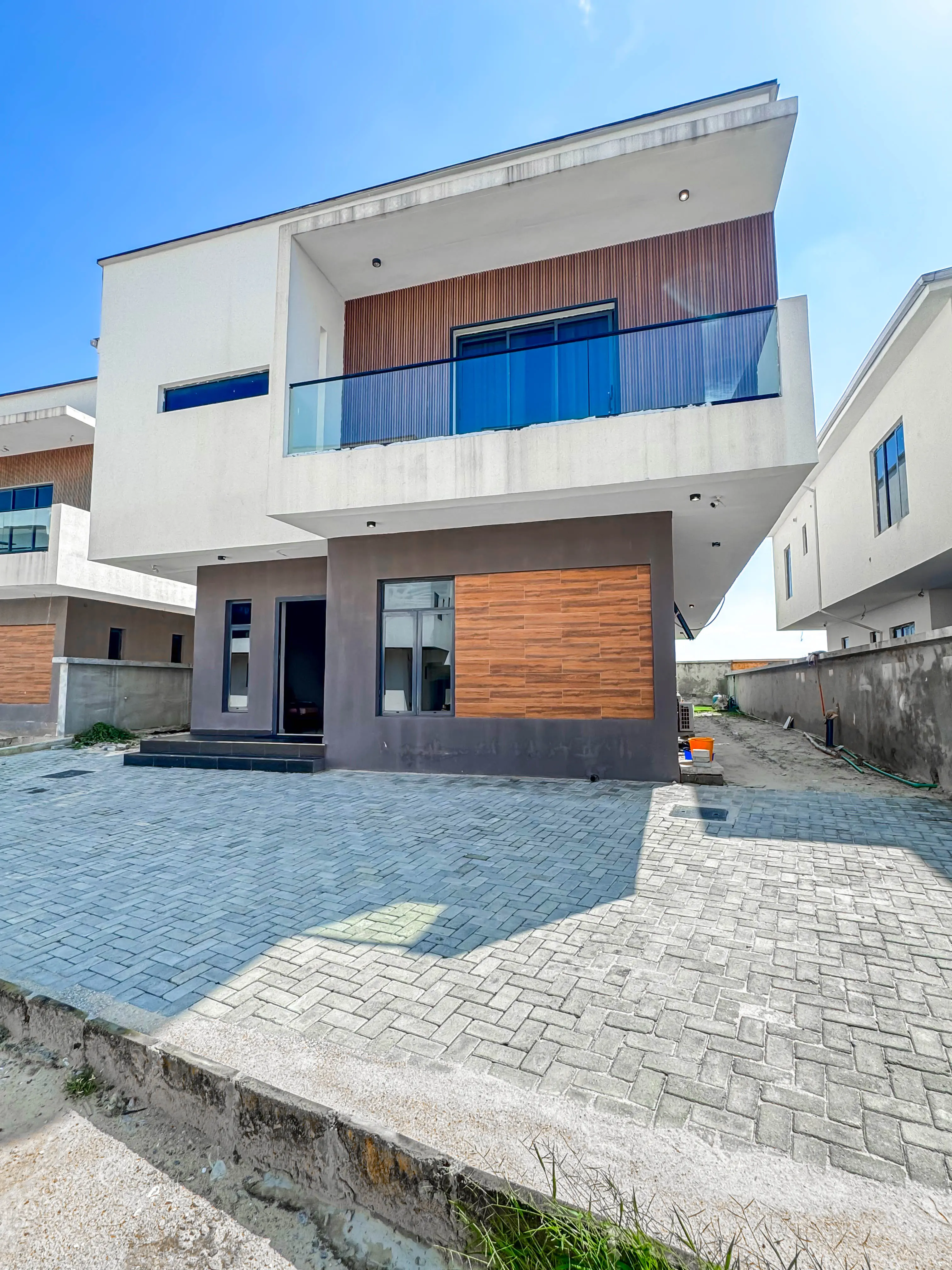 5 bedroom fully detached duplex with swimming pool