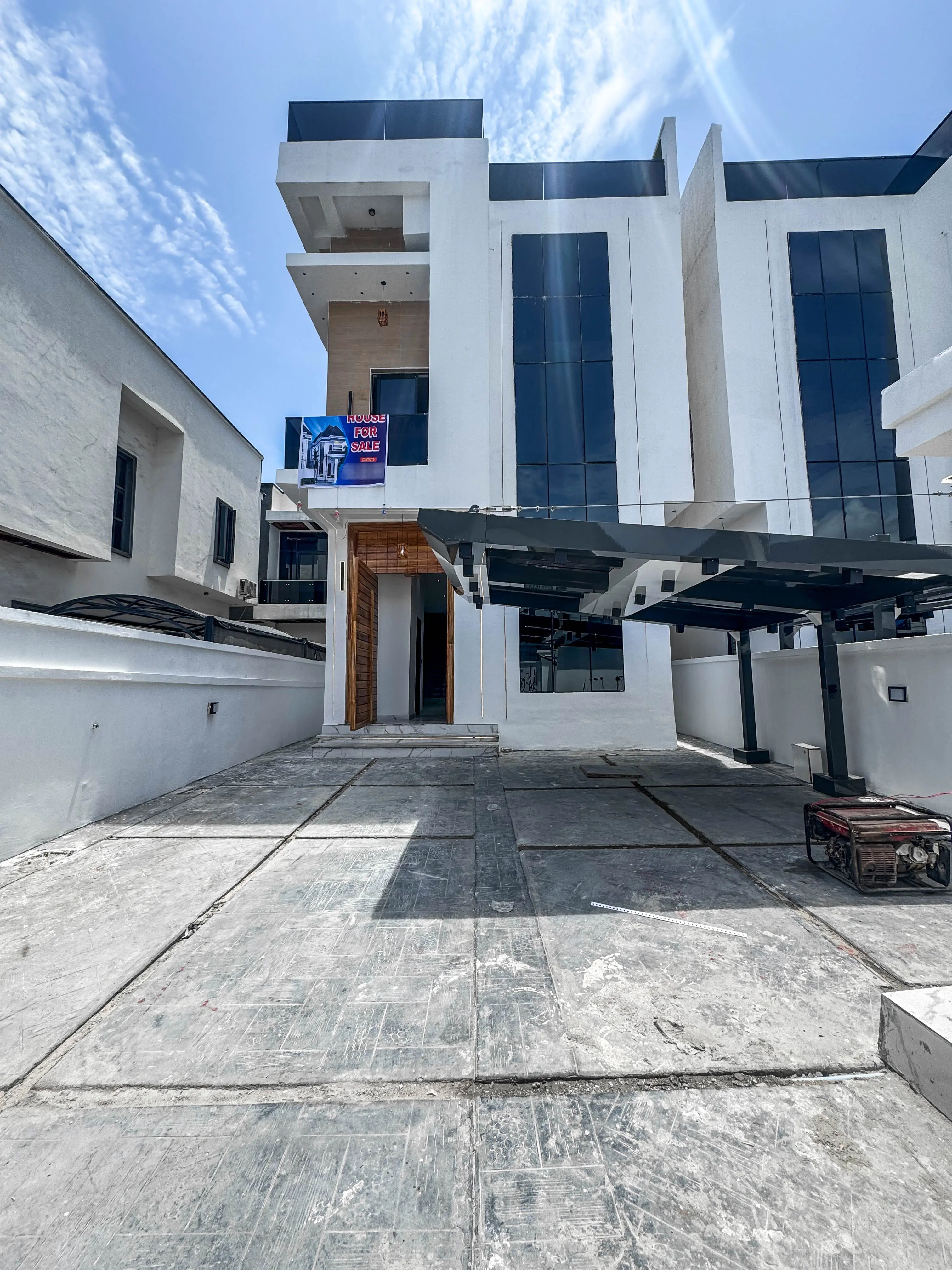 5 bedroom fully detached duplex with rooftop swimming pool