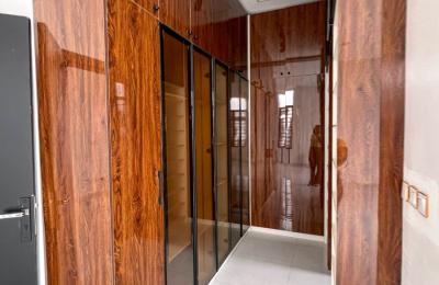 4 bedroom fully detached with swimming pool