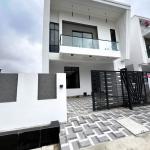 4 bedroom fully detached with swimming pool