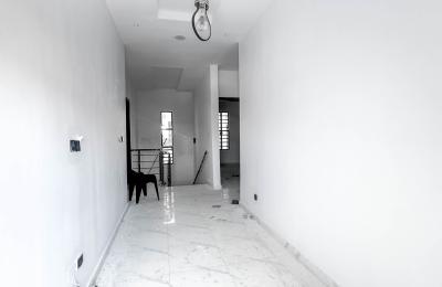 Contemporary 5 bedroom fully detached