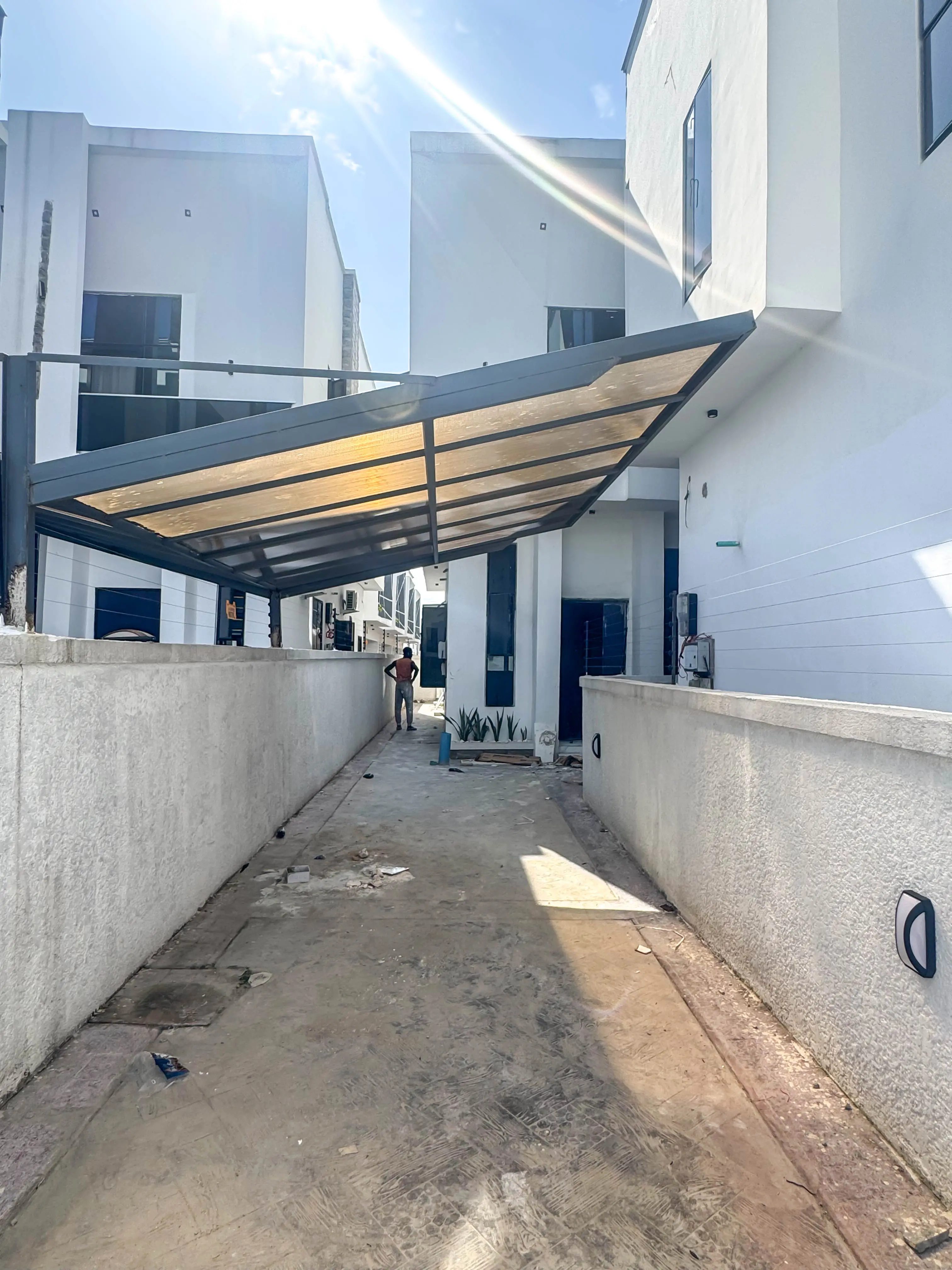 Contemporary 4 bedroom semi detached