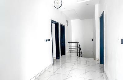 Contemporary 4 bedroom semi detached