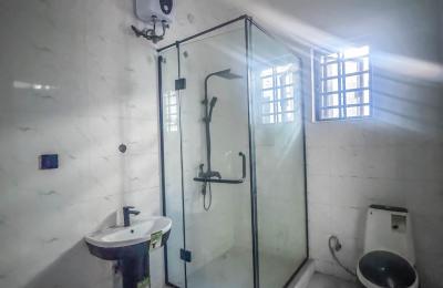 Contemporary 4 bedroom semi detached