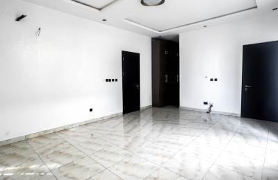 Contemporary 4 bedroom semi detached