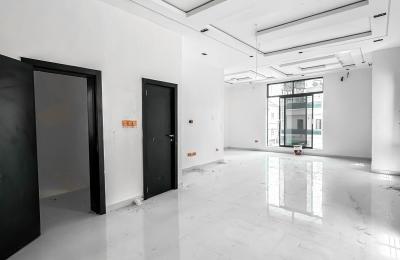 5 bedroom fully detached with swimming pool