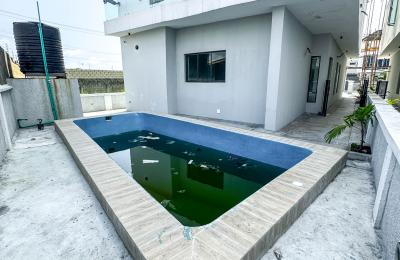 5 bedroom fully detached duplex with swimming pool