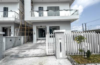 5 bedroom fully detached duplex with swimming pool