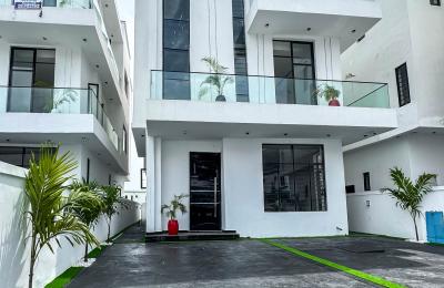 5 bedroom fully detached duplex with swimming pool