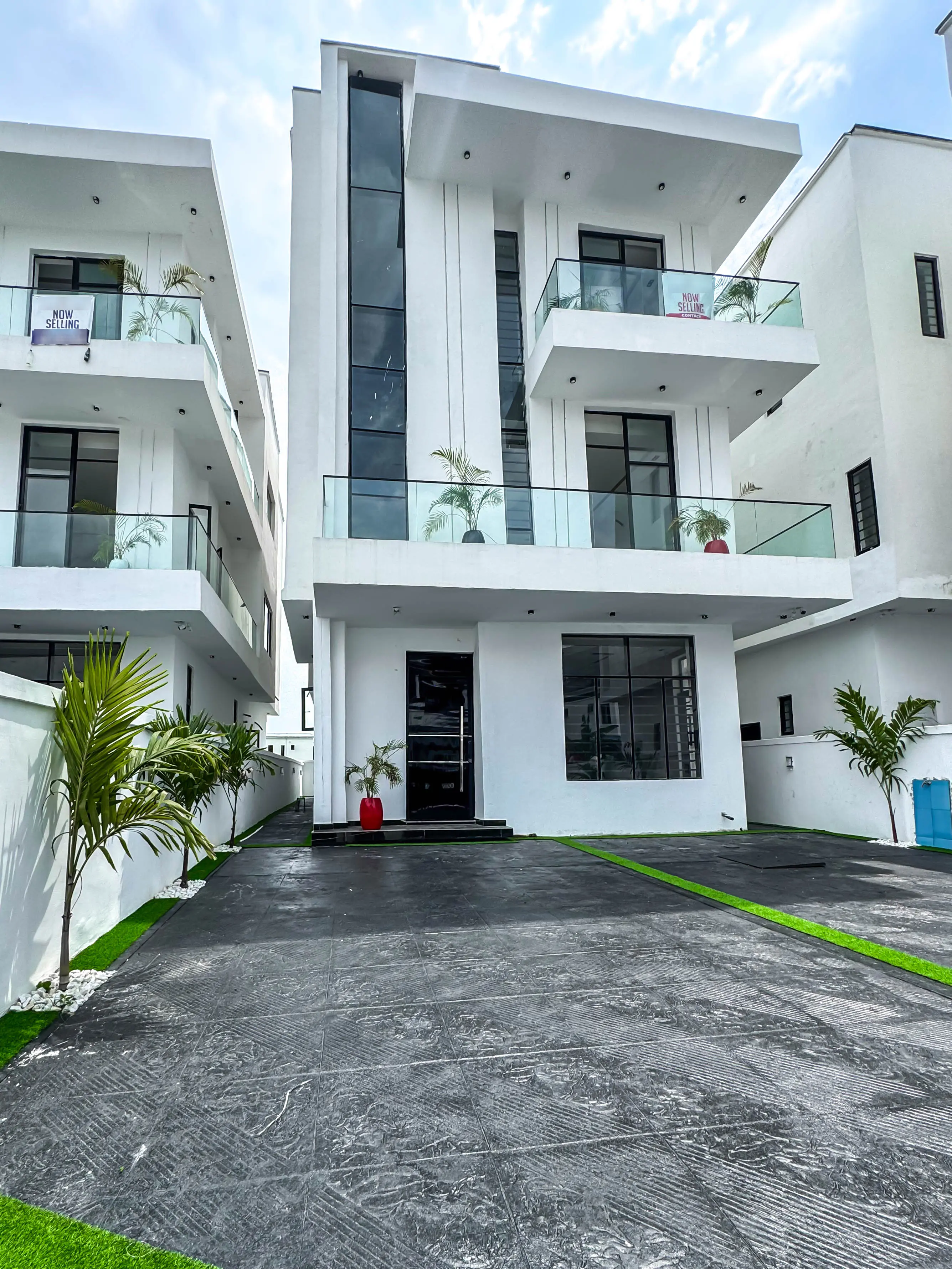 5 bedroom fully detached duplex with swimming pool
