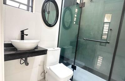 5 bedroom fully detached duplex