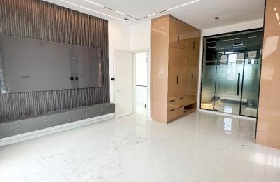5 bedroom fully detached duplex
