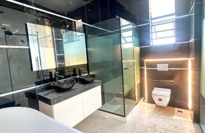 5 bedroom fully detached duplex