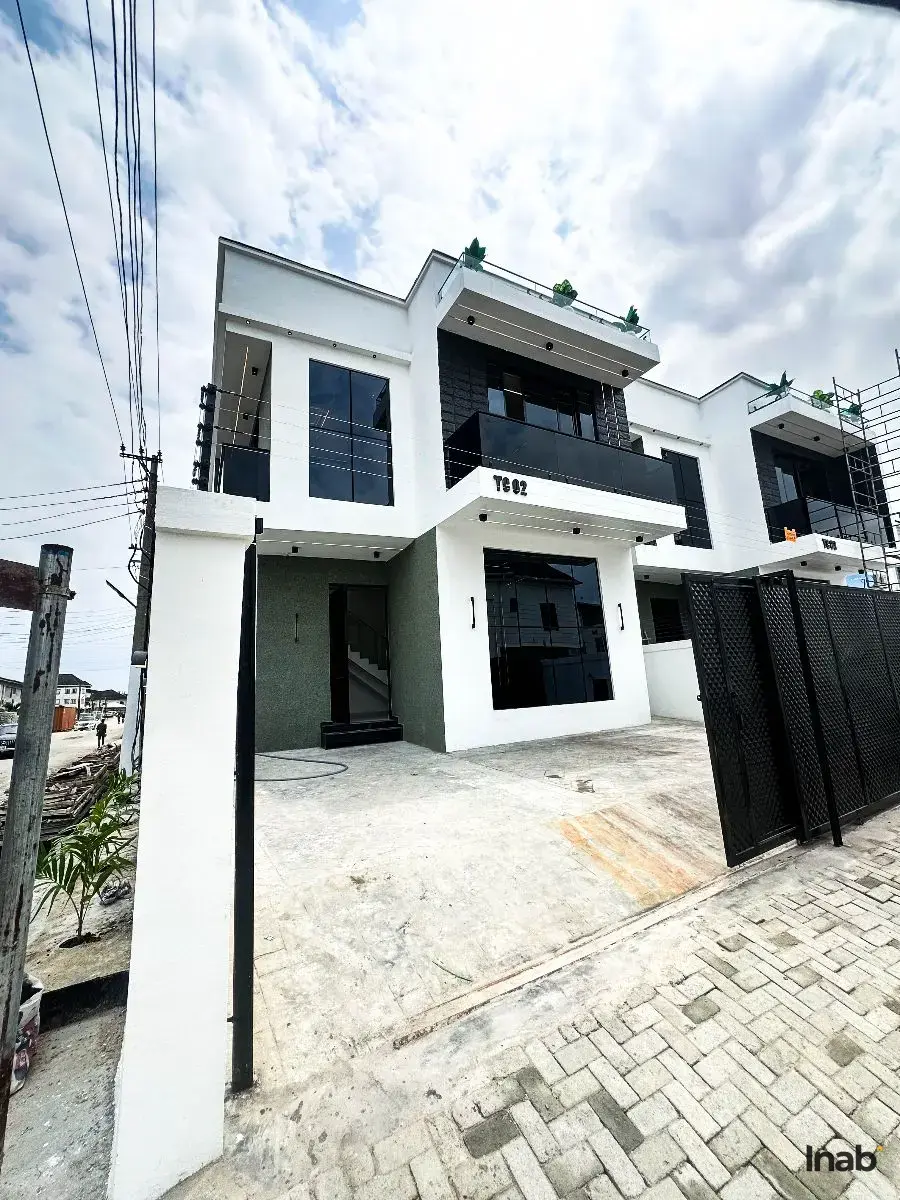 5 bedroom fully detached duplex