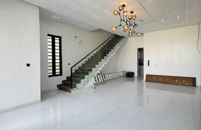 5 Bedroom Fully Detached Duplex with Swimming pool