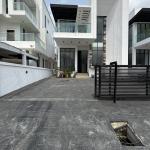5 Bedroom Fully Detached Duplex with Swimming pool