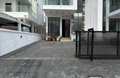 5 Bedroom Fully Detached Duplex with Swimming pool