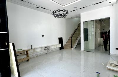 Contemporary 4 Bedroom Semi-Detached Duplex