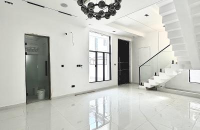 Contemporary 4 Bedroom Semi-Detached Duplex with BQ