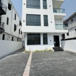 Contemporary 5 Bedroom Fully Detached Duplex with BQ
