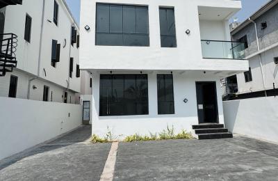 Contemporary 5 Bedroom Fully Detached Duplex with BQ