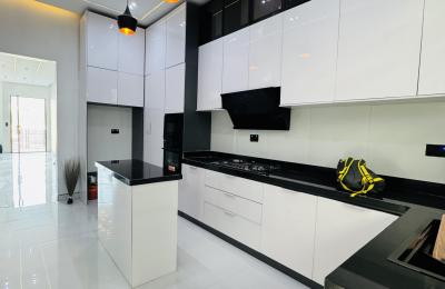 5 Bedroom Fully Detached Duplex with Swimming pool
