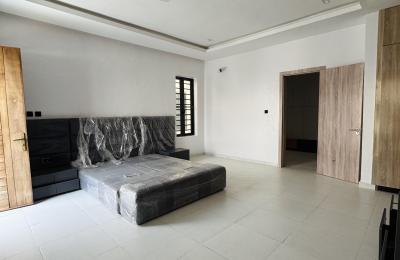 Contemporary 4 Bedroom Semi-Detached Duplex with BQ