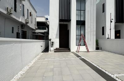 Luxury 5 Bedroom Fully Detached Duplex with Swimming Pool