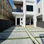 Luxury 5 Bedroom Fully Detached Duplex with Swimming Pool