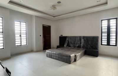 Contemporary 4 Bedroom Semi-Detached Duplex with BQ